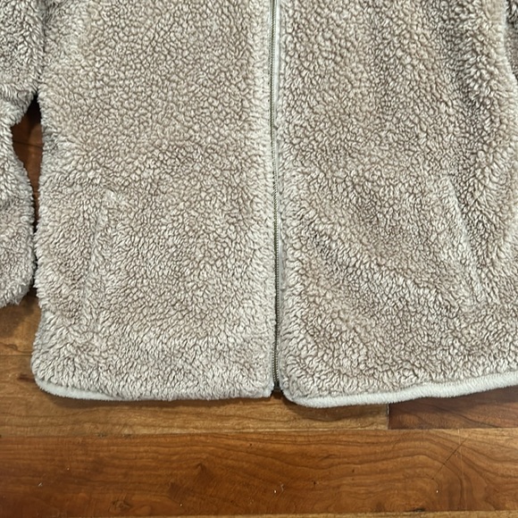 Sonoma women’s tan fuzzy jacket petite medium - Picture 2 of 8